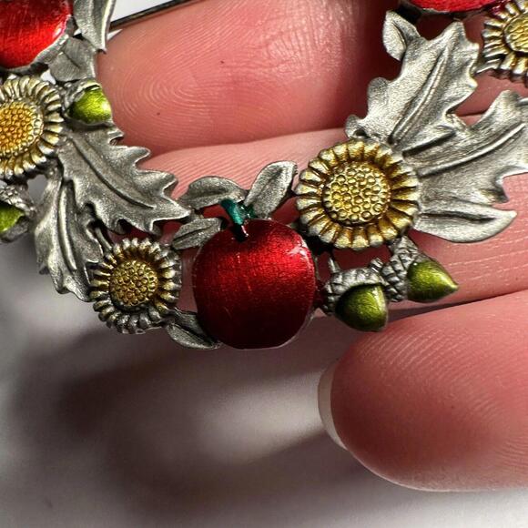 Signed JJ Red Apple & Sunflower Wreath Brooch Pin Pewter Tone Jonette Jewelry - Picture 4 of 10